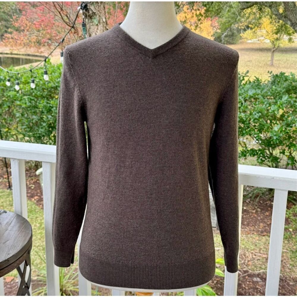 Rodd & Gunn Brown V Neck Merino Sweater. Large.